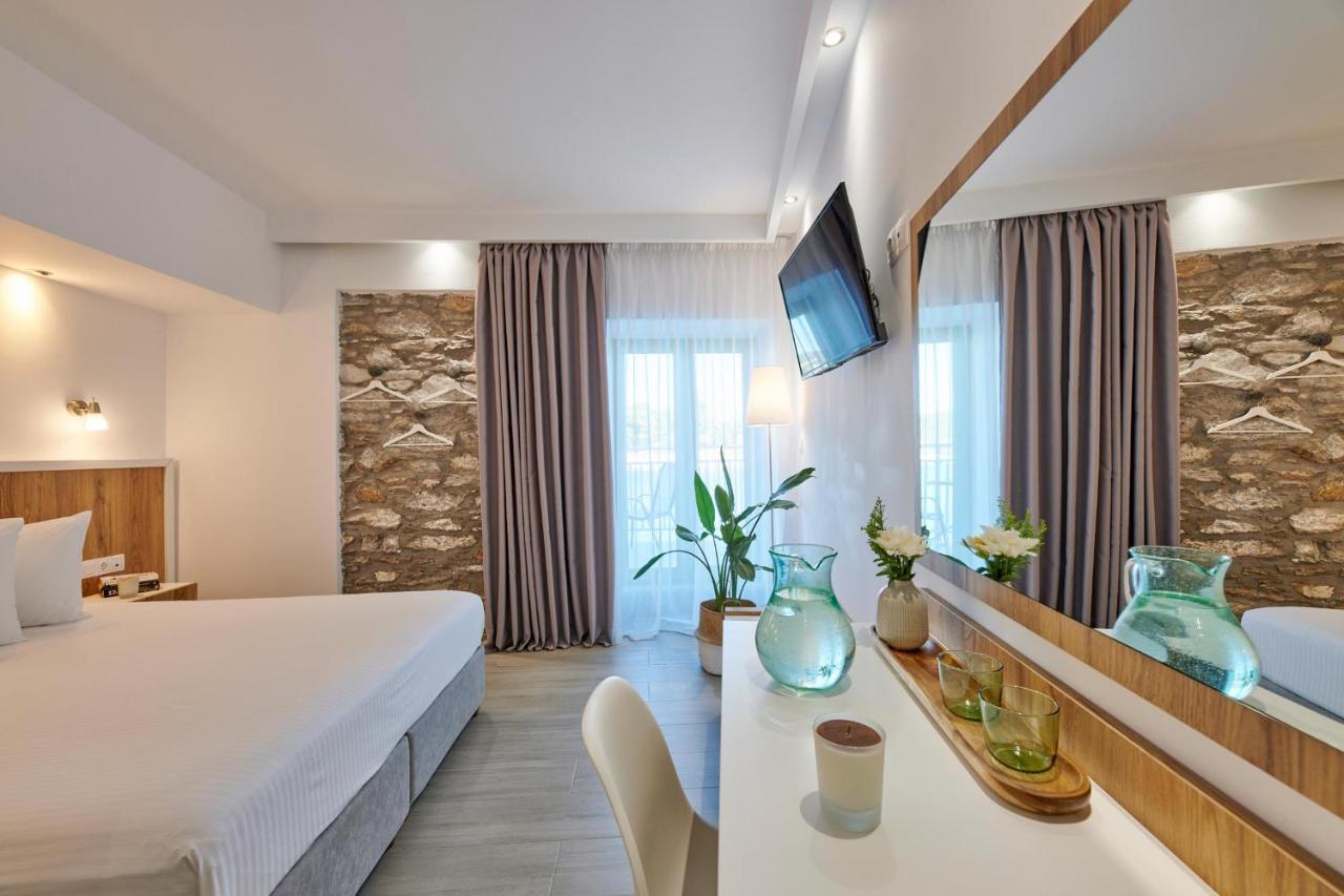The Water Aparthotel Skiathos stad Exteriör bild