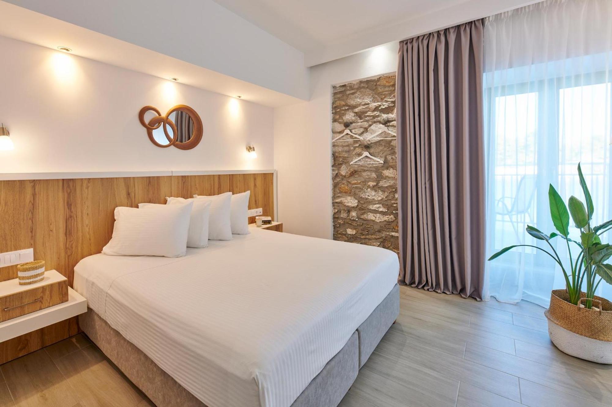 The Water Aparthotel Skiathos stad Exteriör bild